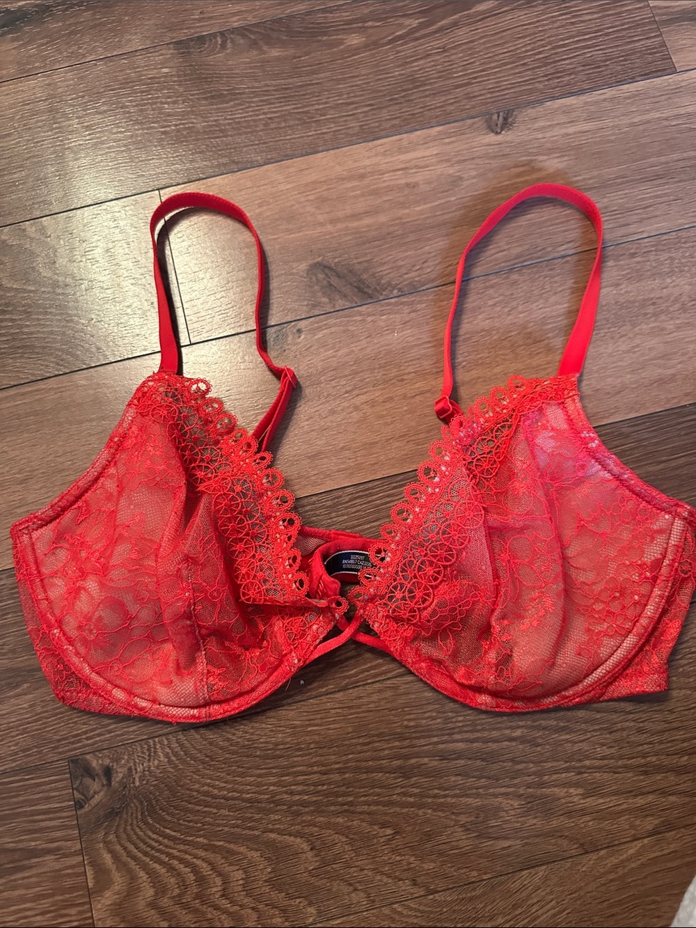 Victorias Secret Very Sexy Plunge Red Lace Bra. 34DD
